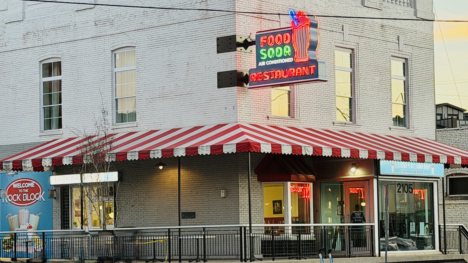 This Historic Tennessee Soda Shop Has A 1939 Meat-And-Three Legacy And Banana Splits Built The Old Way