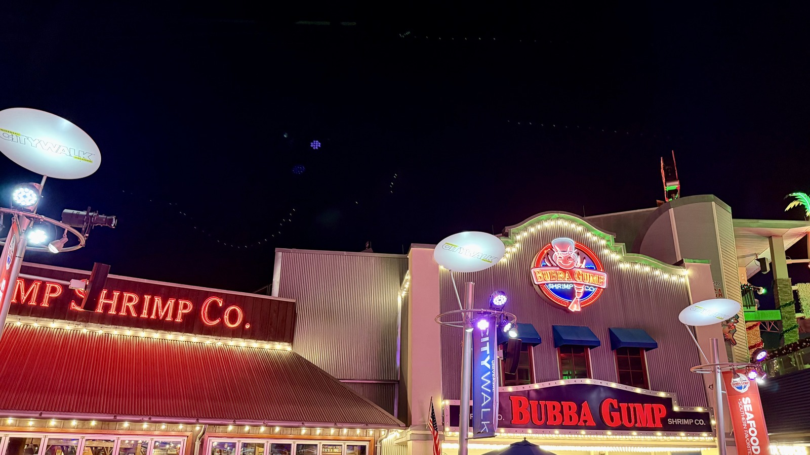 This Orlando, Florida Seafood Restaurant Keeps Universal CityWalk Dinner Lively Until Midnight