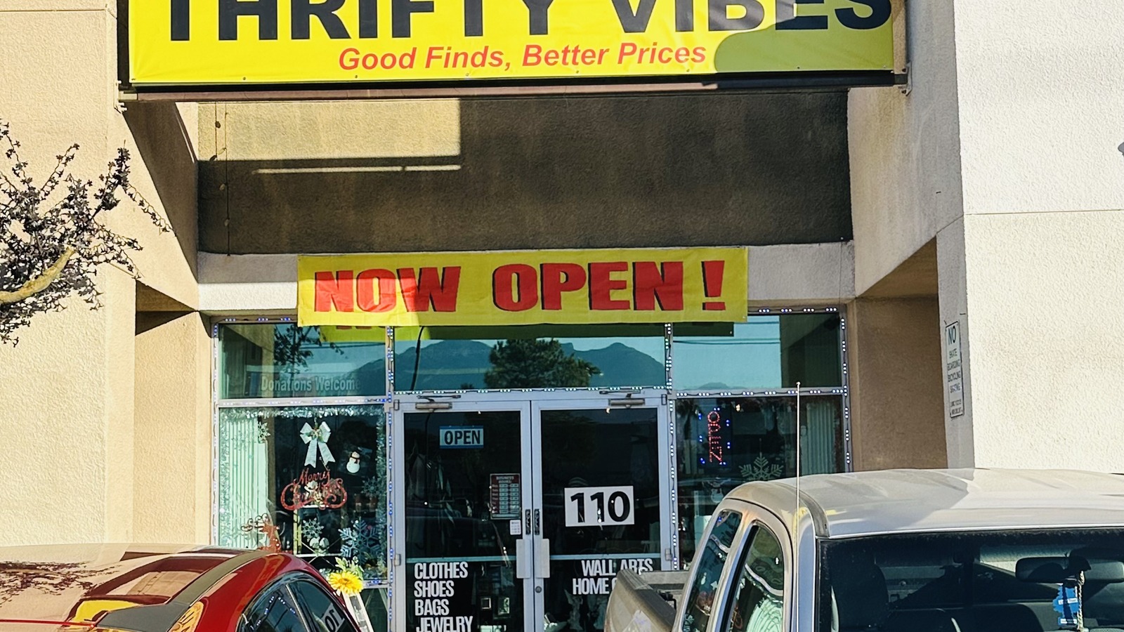 Secondhand shopping scene at Thrifty Vibes in Las Vegas
