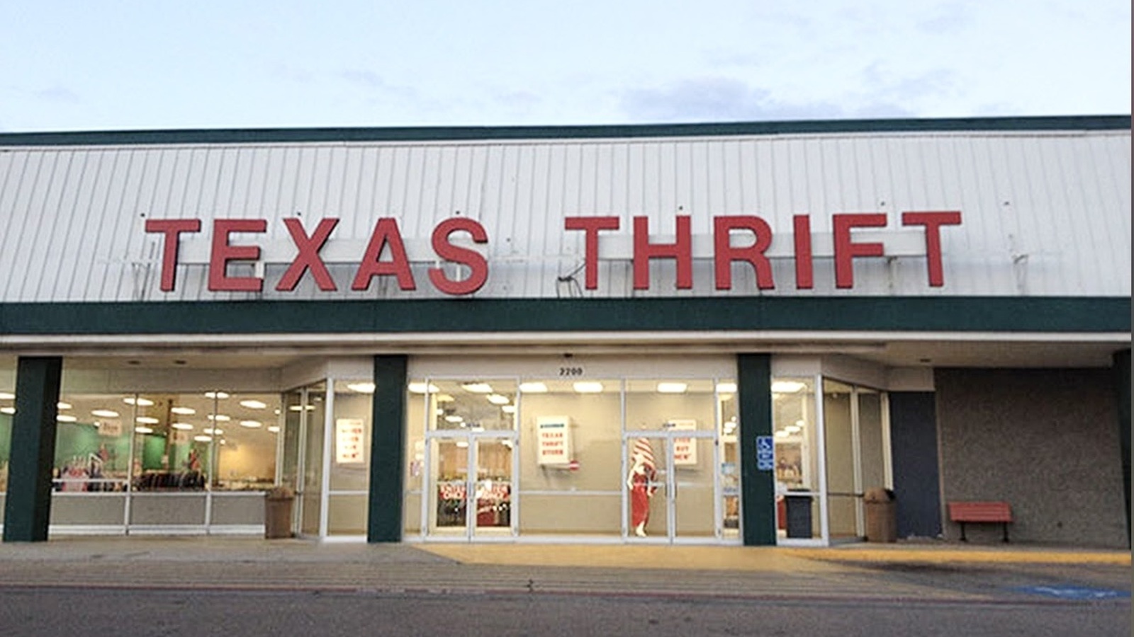Front entrance and red Texas Thrift lettering at the Killeen store