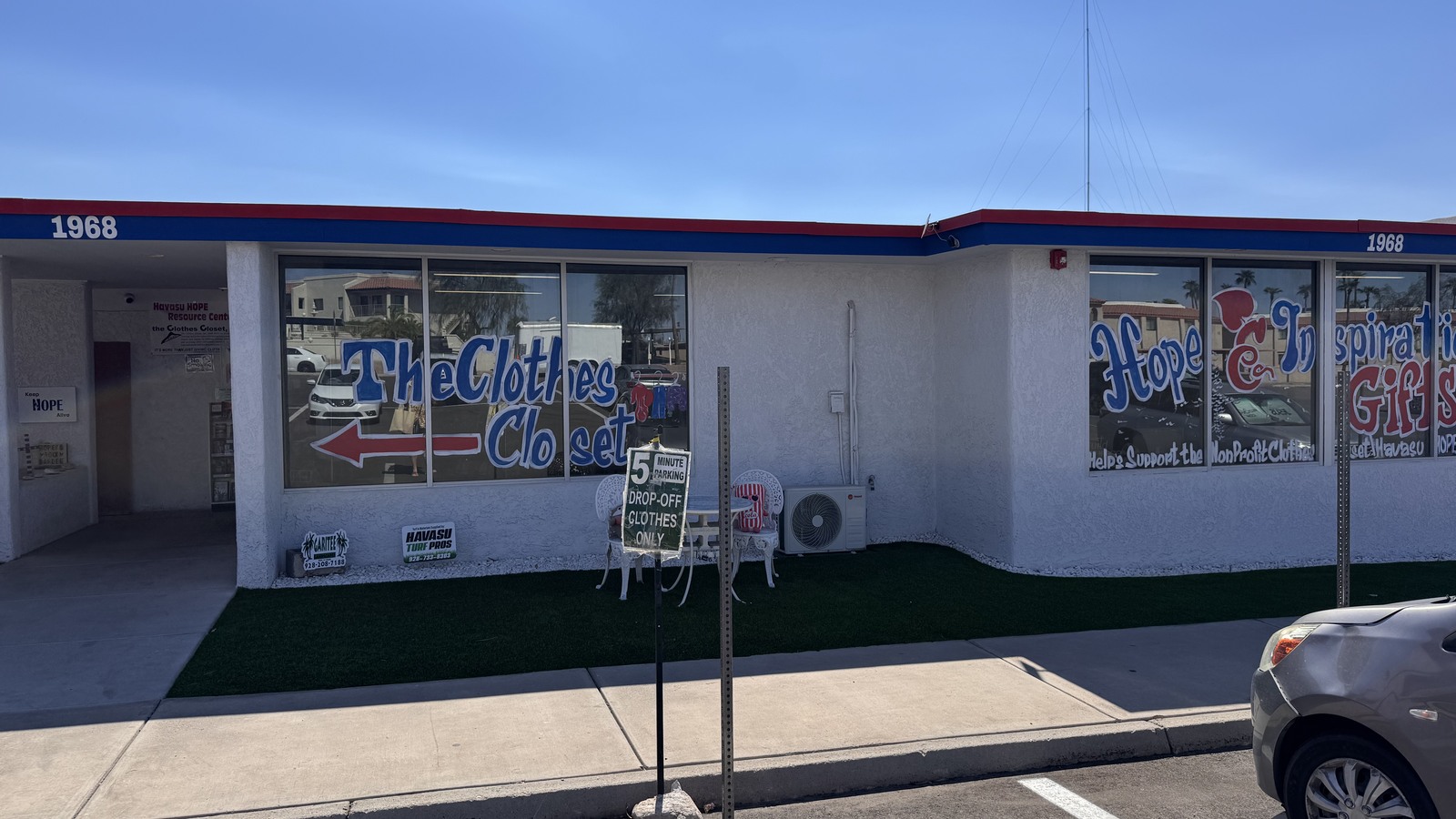Clothes Closet and Havasu HOPE storefront on Mesquite Avenue