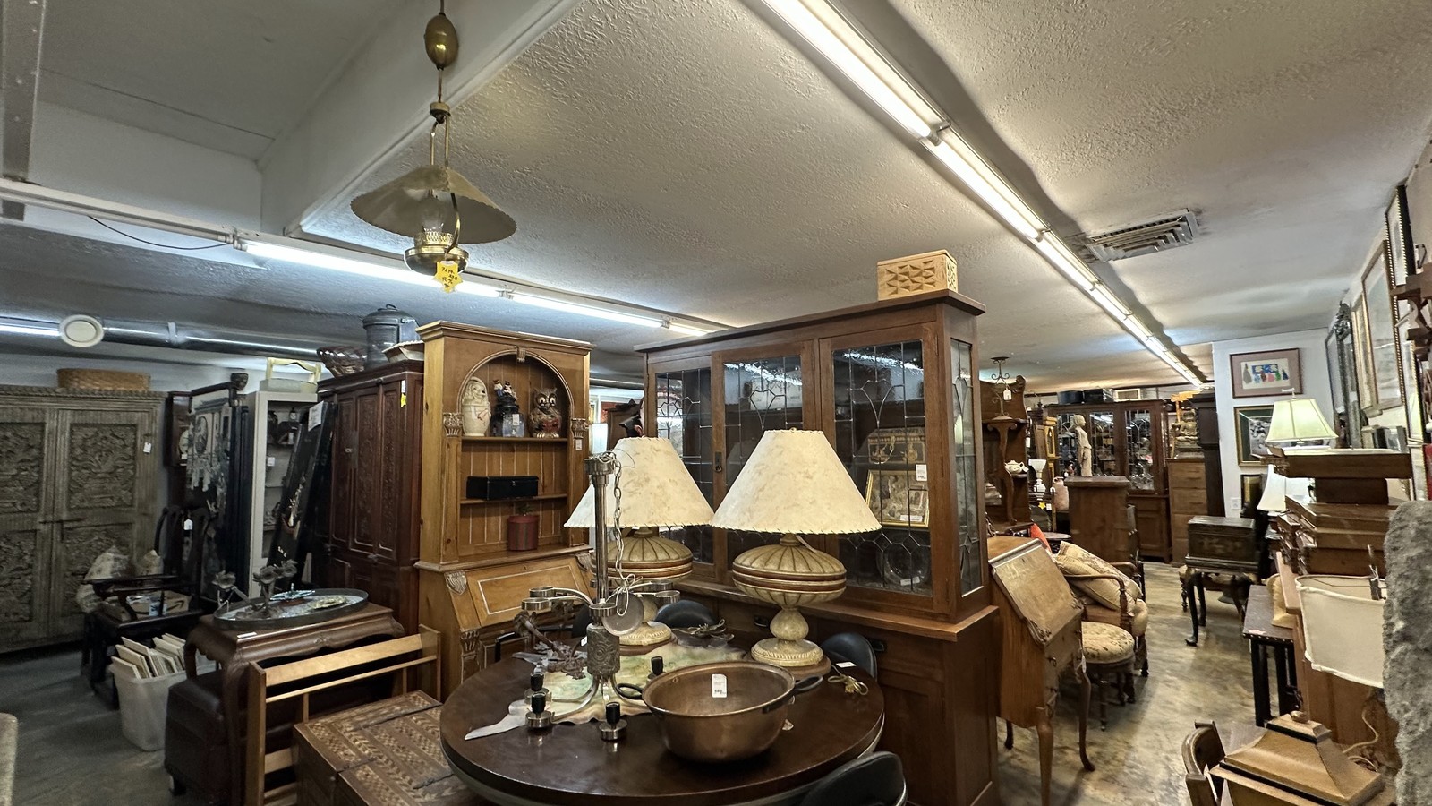 Furniture, lamps, and decorative pieces at Stephen's Consignment Gallery