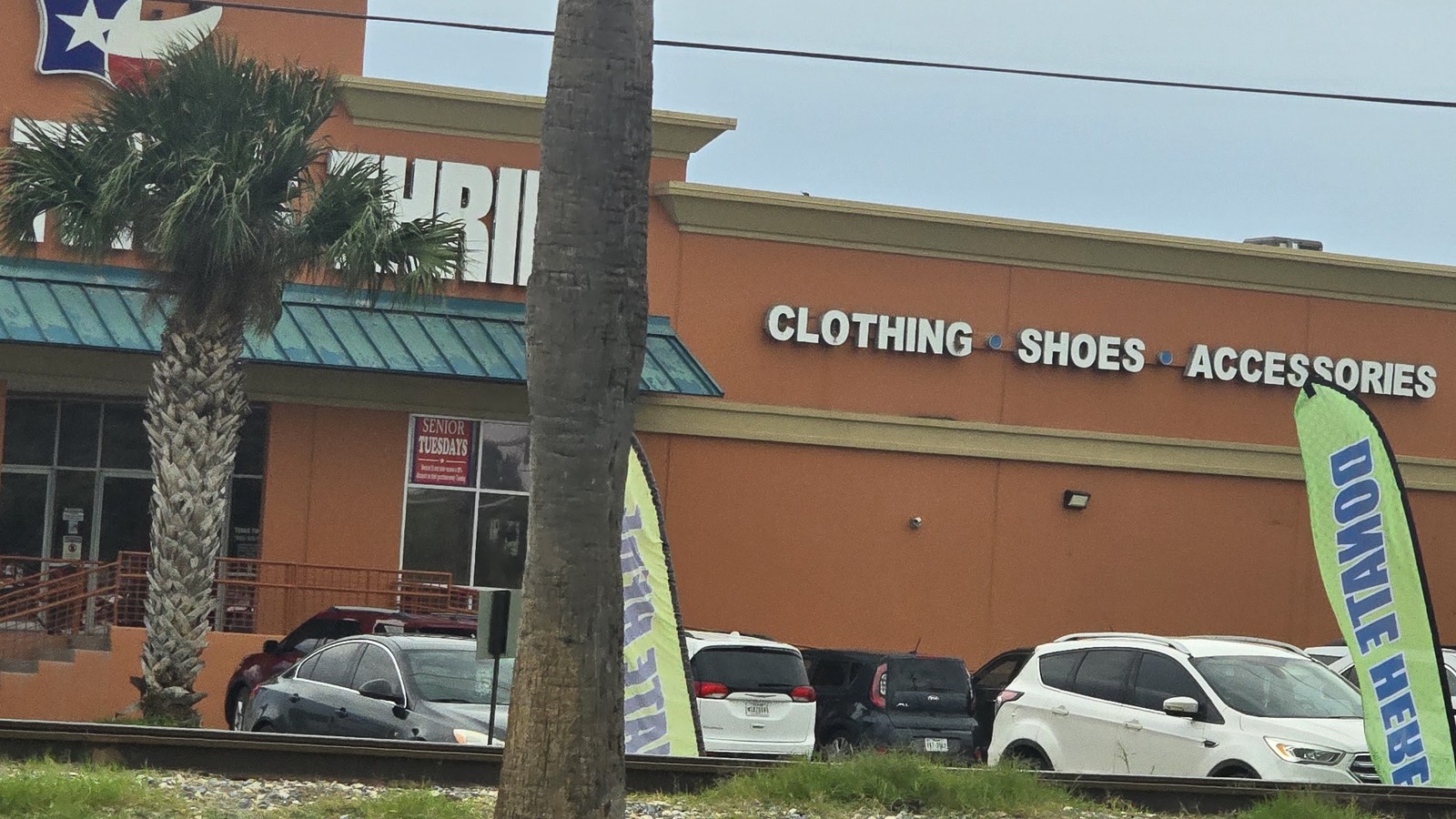 Texas Thrift exterior with clothing, shoes, and accessories signage