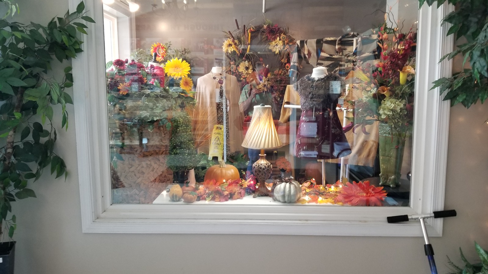 Autumn decorations, lamps, and mannequins in a seasonal display