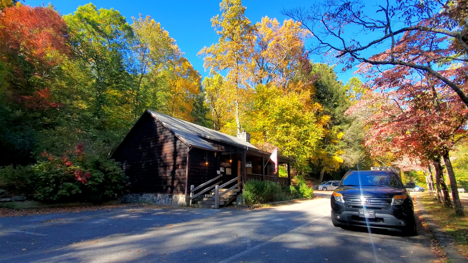 Rustic cabin-style park building along the road at Vogel State Park in autumn.