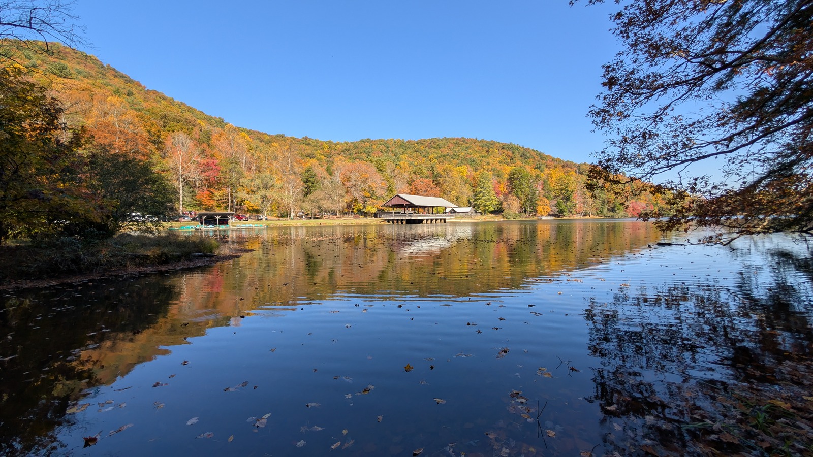 This 242-Acre Georgia State Park Has 34 Cottages And Mountain Trails Worth Planning Around