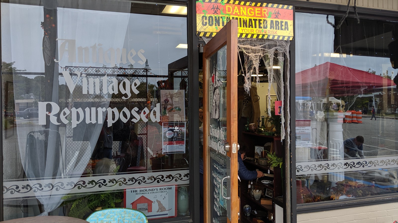 Through the Looking Glass Antiques and Collectibles storefront in Oak Ridge's Jackson Square