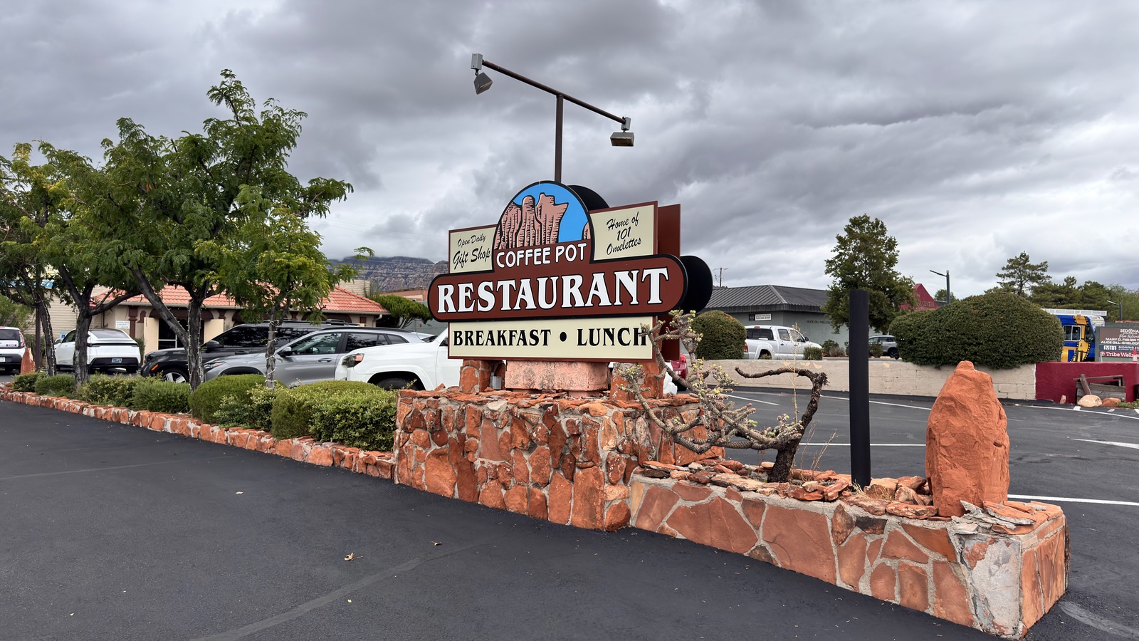 Sedona, Arizona Has A 101-Omelette Breakfast Landmark Worth Building A Morning Around