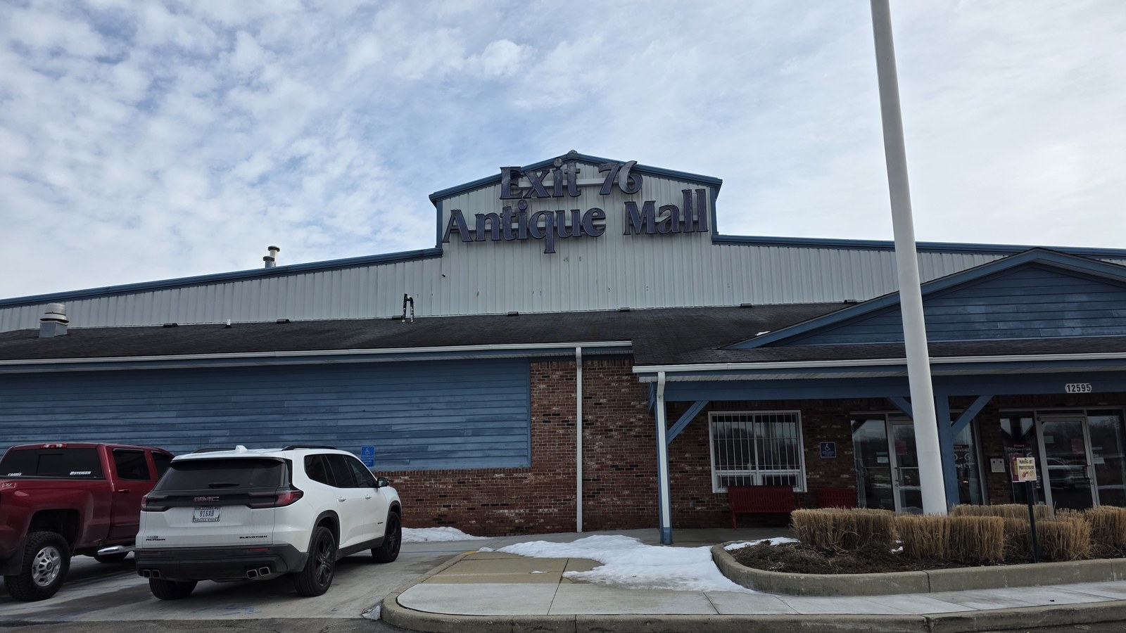 Exit 76 Antique Mall entrance and large sign above the Edinburgh storefront