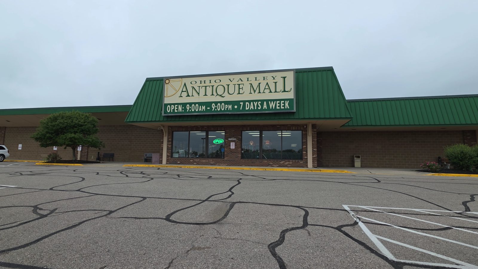 This Massive Ohio Antique Mall Has 550 Dealers And A Treasure Hunt Worth Clearing Your Afternoon For