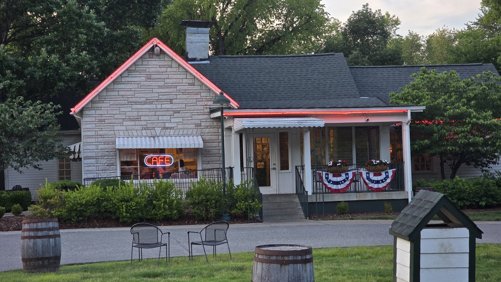 Stone-front Loveless Cafe cottage with neon trim and porch bunting in Nashville
