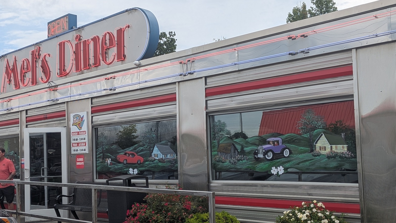 Since 1993, This Pigeon Forge Diner Has Turned Breakfast And Banana Splits Into A Local Tradition