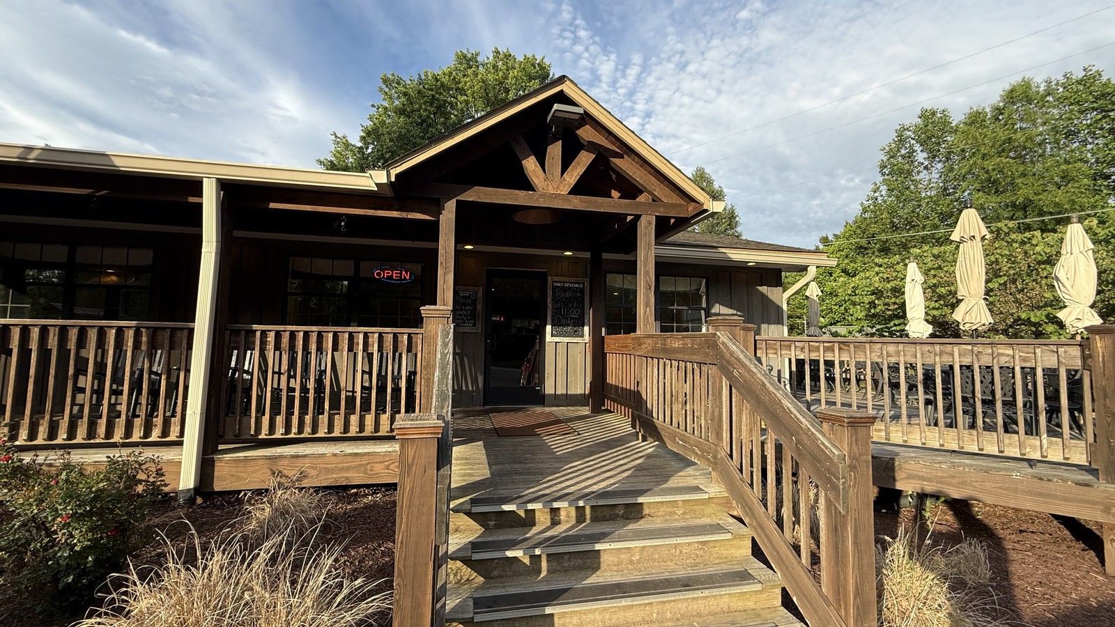 Just Outside Gatlinburg, This Tennessee Diner Turns Breakfast Into A Slower Smokies Detour