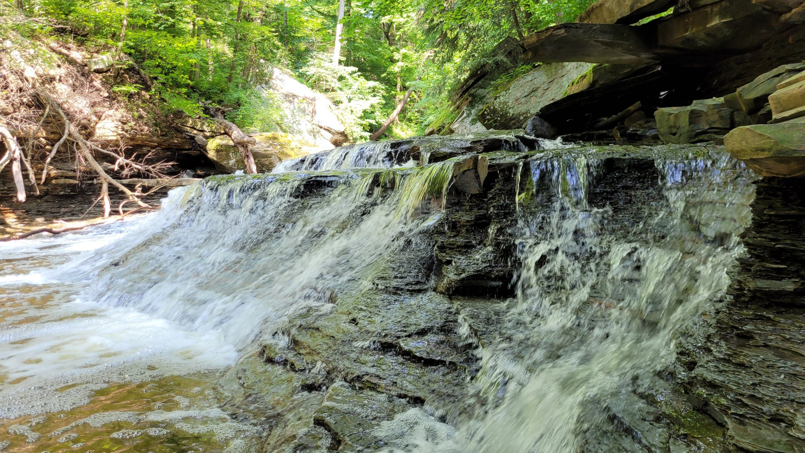 Layered creek shelf and rock wall near Brandywine Falls