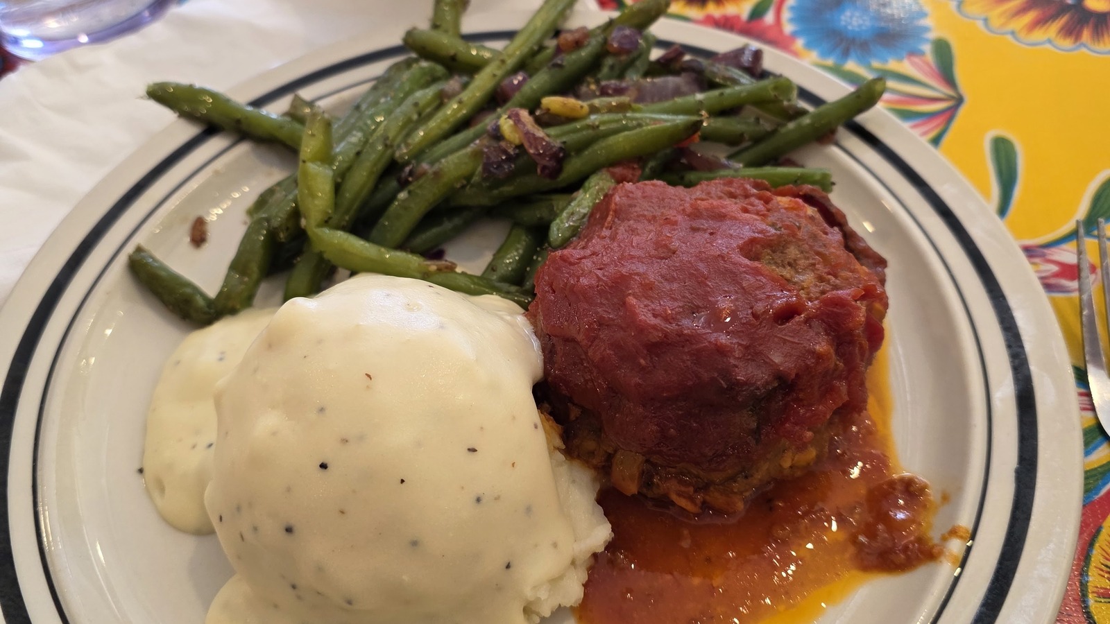 Meatloaf plate with mashed potatoes and green beans at Doo-Dah Diner