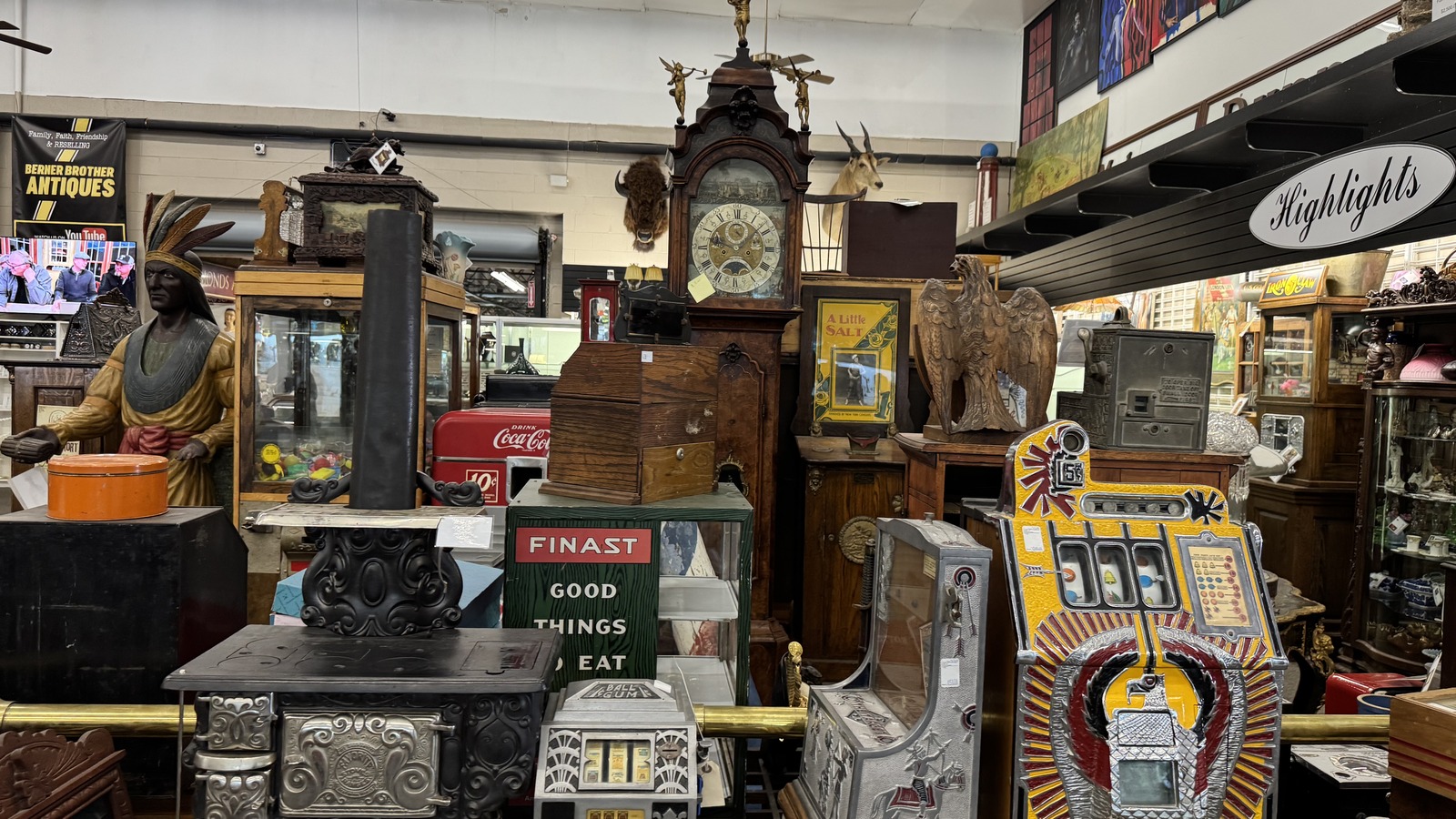 This 122,000-Square-Foot Ohio Antique Center Has 1,425 Booths And Enough Finds For A Full Day