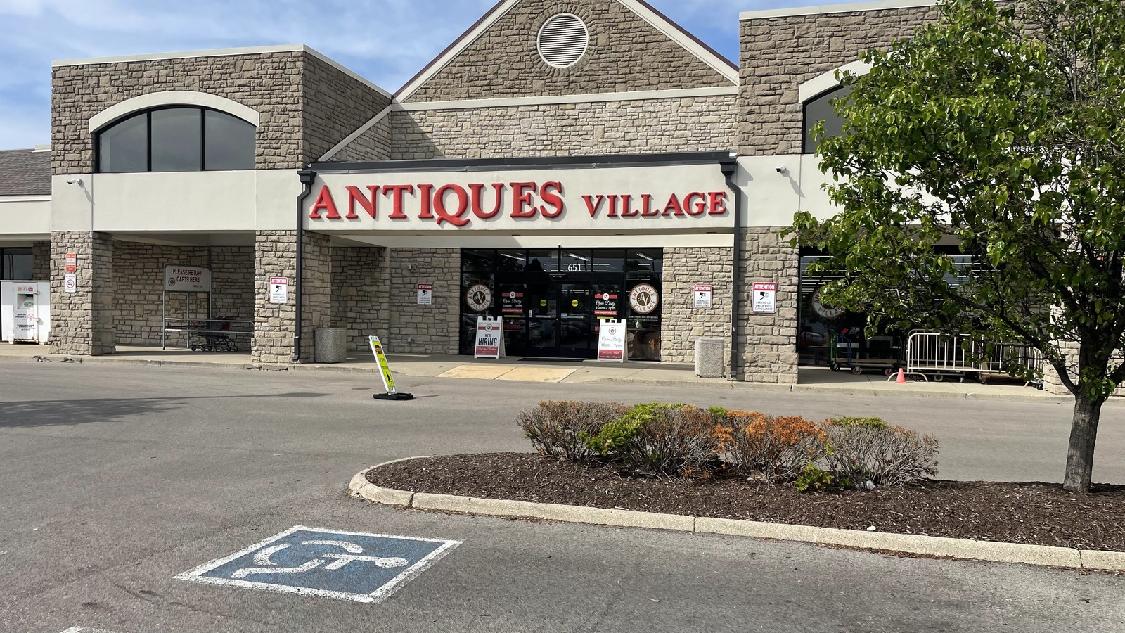 This 80,000-Square-Foot Ohio Antique Mall Has 350-Plus Shops And A Browse Built For Hours