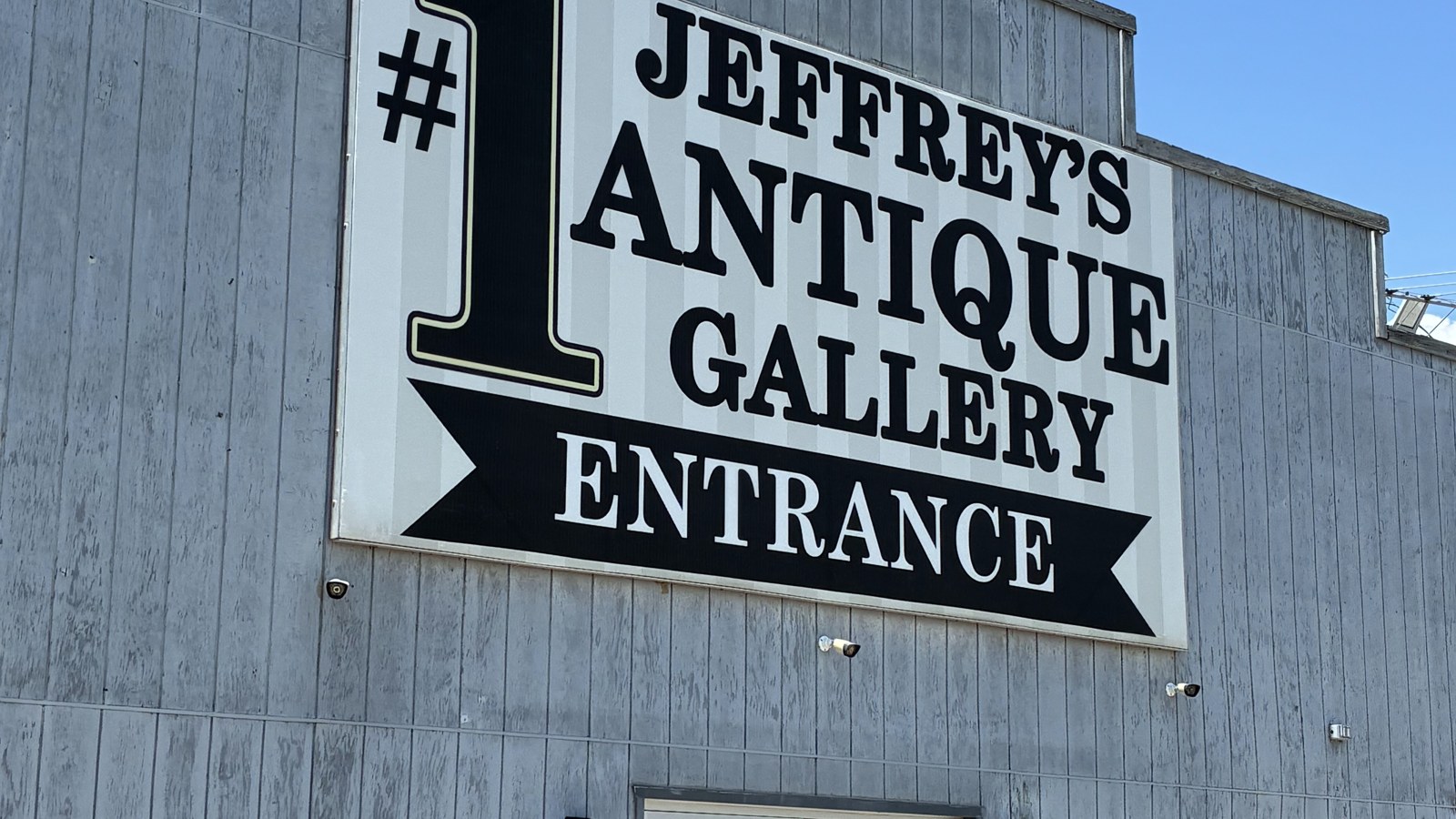 This 38,000-Square-Foot Ohio Antique Mall Has 300 Dealers And A Treasure Hunt Worth The Exit