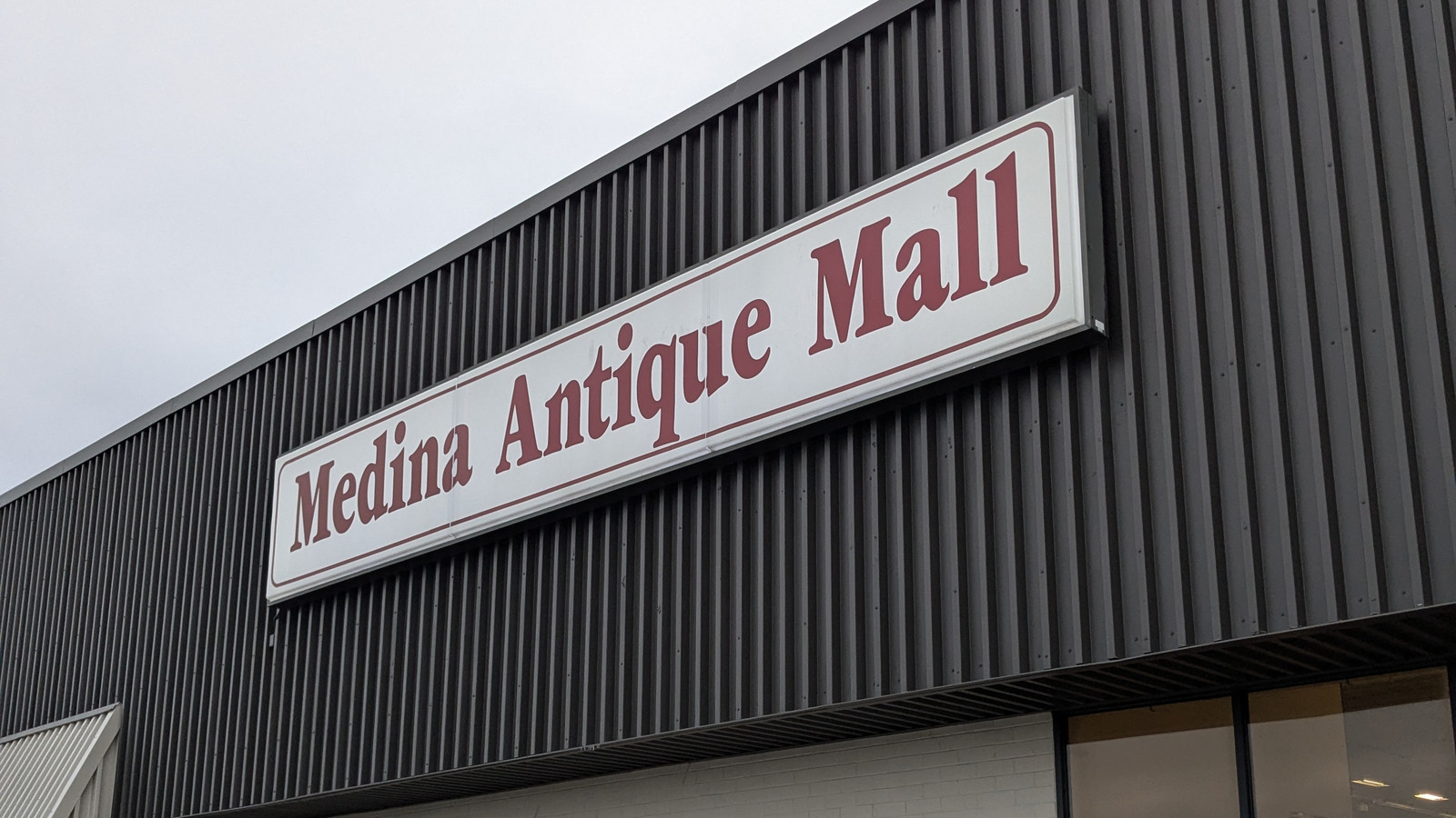 This 52,000-Square-Foot Ohio Antique Mall Has 500 Dealer Spaces And A Treasure Hunt Worth A Full Afternoon