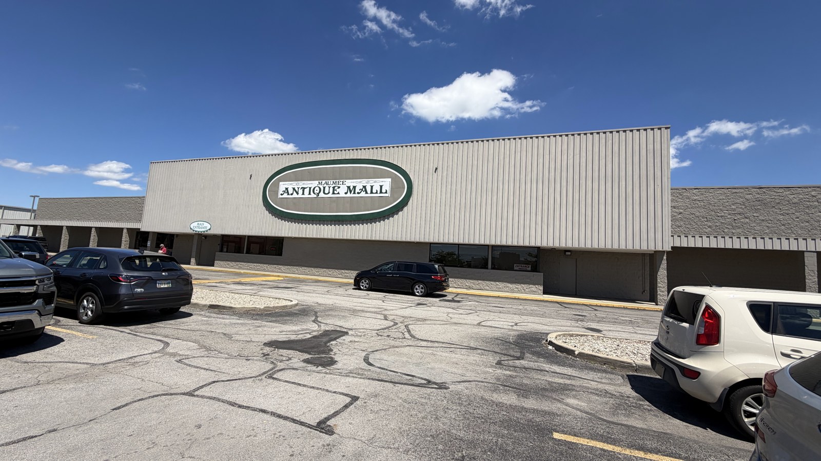 This Ohio Antique Mall Just South Of Exit 59 Has A Treasure Hunt Worth The Detour