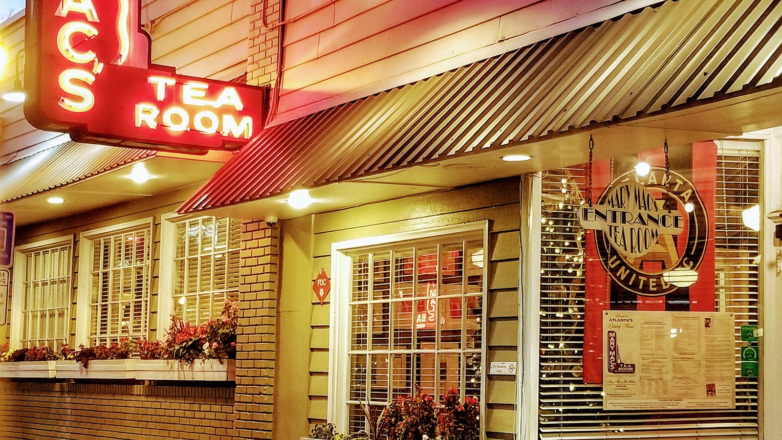This 1945 Georgia Tea Room Still Serves Fried Chicken, Tomato Pie, And Southern Comfort By The Roomful