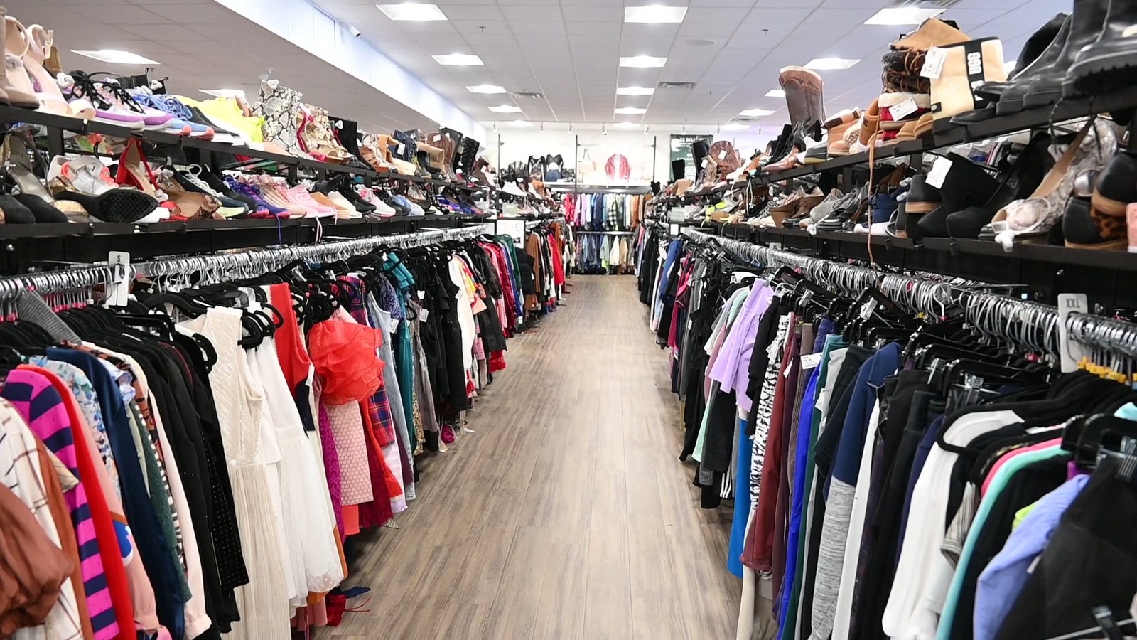 Long clothing and shoe aisles inside Uptown Cheapskate Lexington