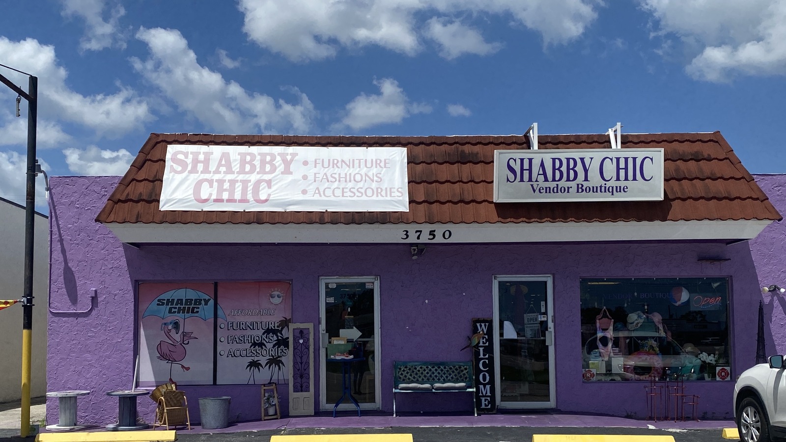 Shabby Chic Vendor Boutique storefront in Port Charlotte Florida