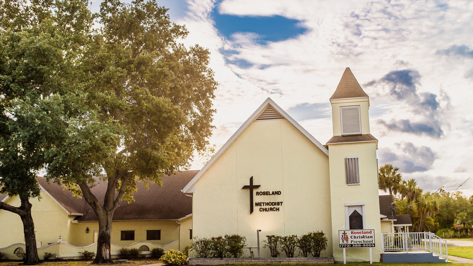 Roseland Church Thrift and Furniture Store campus building in Sebastian Florida