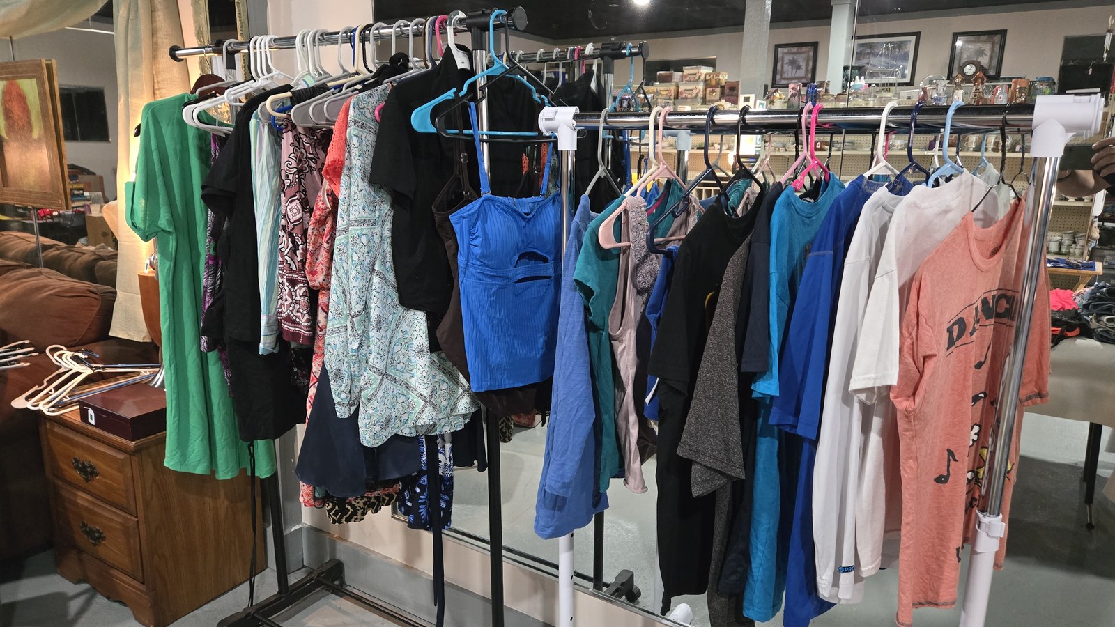 Secondhand merchandise at Your Mom’s House in Foley, Alabama