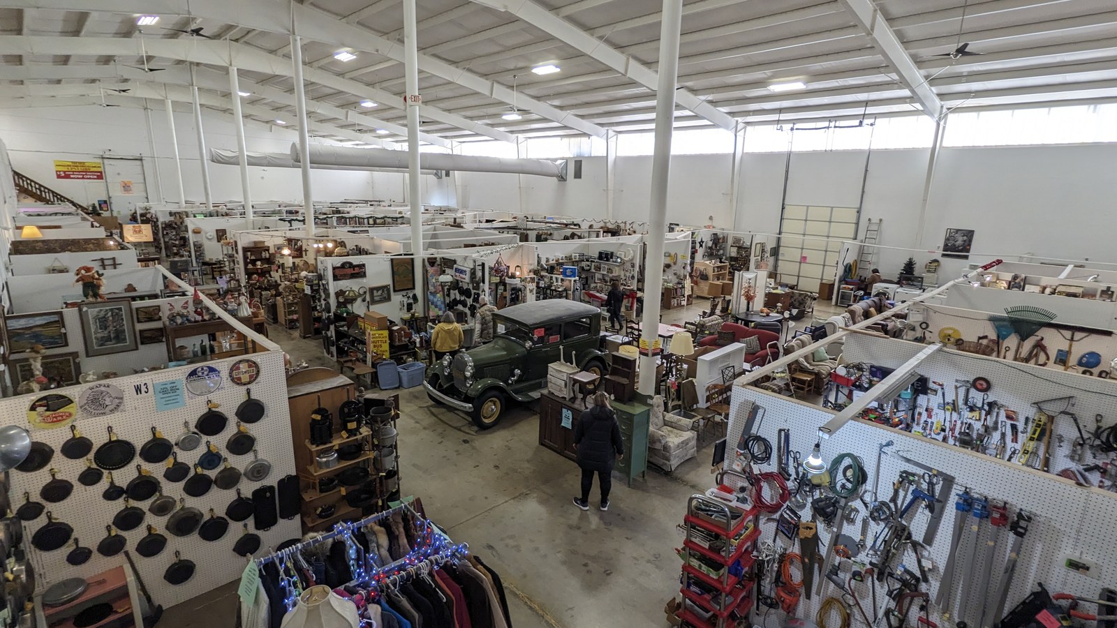 Secondhand merchandise at Lewisburg Antiques Barn in Lewisburg, Pennsylvania